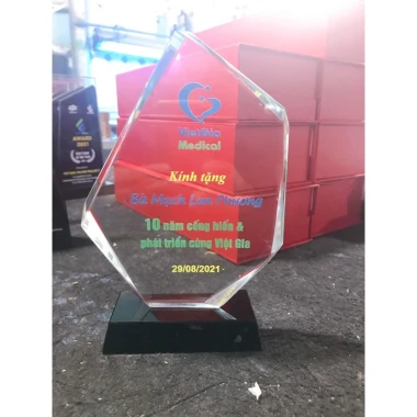 Kỷ Niệm Chương Thuỷ Tinh Pha Lê In Theo Yêu Cầu - Quà Lưu Niệm Độc Đáo Giá Rẻ 5 Kỷ Niệm Chương Thuỷ Tinh Pha Lê In Theo Yêu Cầu - Quà Lưu Niệm Độc Đáo Giá Rẻ 5