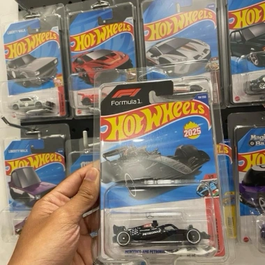 Mô hình xe đua Hot Wheels Oracle Red Bull Racing F1 2.025 - Giá chỉ 122.000 VND, ưu đãi đặc biệt 3