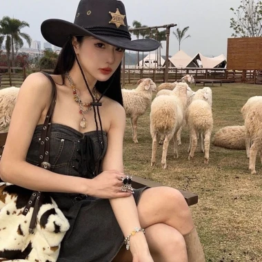 Mũ cao bồi đen phong cách phương tây, phù hợp cho nam nữ khi cưỡi ngựa và du lịch thảo nguyên 4 Mũ cao bồi đen phong cách phương tây, phù hợp cho nam nữ khi cưỡi ngựa và du lịch thảo nguyên 4