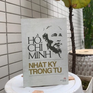 Nhật Ký Trong Tù - Hồ Chí Minh Giá Cực Sốc 68000đ - Giảm 19040đ , Sách Chính Phủ 3