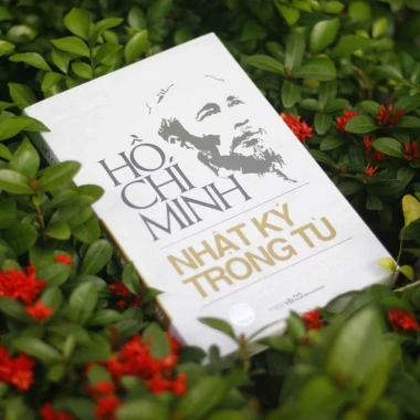 Nhật Ký Trong Tù - Hồ Chí Minh Giá Cực Sốc 68000đ - Giảm 19040đ , Sách Chính Phủ 10