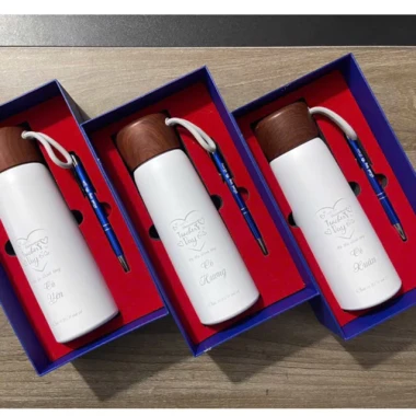 Quà Tặng TRI ÂN Ý Nghĩa - Combo Bút Ký & Bình Giữ Nhiệt Khắc Tên Giá Rẻ 190k 4 Quà Tặng TRI ÂN Ý Nghĩa - Combo Bút Ký & Bình Giữ Nhiệt Khắc Tên Giá Rẻ 190k 4