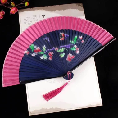 Quạt Xếp Cầm Tay Hoa Cổ Trang Trung Quốc Tết - Giá Rẻ 175k 17 Quạt Xếp Cầm Tay Hoa Cổ Trang Trung Quốc Tết - Giá Rẻ 175k 17