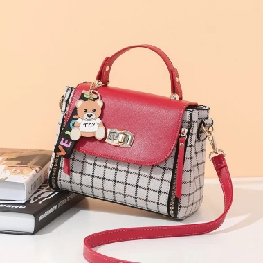 Túi da nữ du lịch cute giá rẻ - Túi đeo sticker gấu chỉ 56000đ giảm từ 71680đ 3