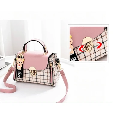 Túi da nữ du lịch cute giá rẻ - Túi đeo sticker gấu chỉ 56000đ giảm từ 71680đ 9