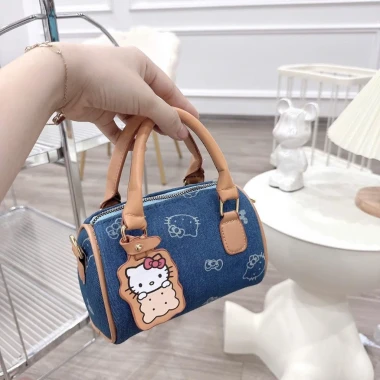 Túi xách HelloKitty size 20 giảm 50% - Cầm tay Someris tặng charm xinh, giá chỉ 83788đ 12