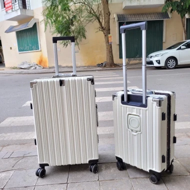 Vali Khung Nhôm Khóa Sập Mã 2993 - Giá Rẻ 360k, Tích Hợp Để Ly Nước 2 Vali Khung Nhôm Khóa Sập Mã 2993 - Giá Rẻ 360k, Tích Hợp Để Ly Nước 2