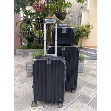 Vali Khung Nhôm Khóa Sập Mã 2993 - Giá Rẻ 360k, Tích Hợp Để Ly Nước 4 Vali Khung Nhôm Khóa Sập Mã 2993 - Giá Rẻ 360k, Tích Hợp Để Ly Nước 4