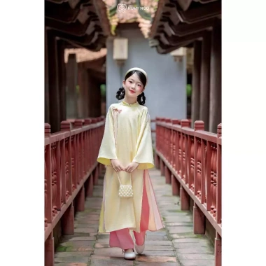 Áo dài cách tân bé gái Humy Ngo 4 tà lụa gấm vàng hồng - Giảm còn 725k!