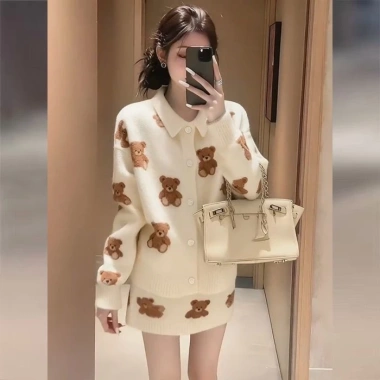 Áo Len Hoạt Hình Gấu Jacquard Trắng Two Piece Thời Trang Thu Đông Giá 142.560 VND