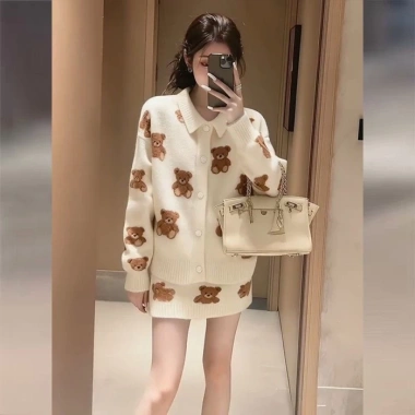 Áo Len Hoạt Hình Gấu Jacquard Trắng Two Piece Thời Trang Thu Đông Giá 142.560 VND