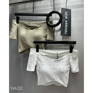 Áo thun croptop trễ vai ép đá dày dặn, xẻ nhẹ, siêu kéo siêu nét - Giá chỉ 109.000₫