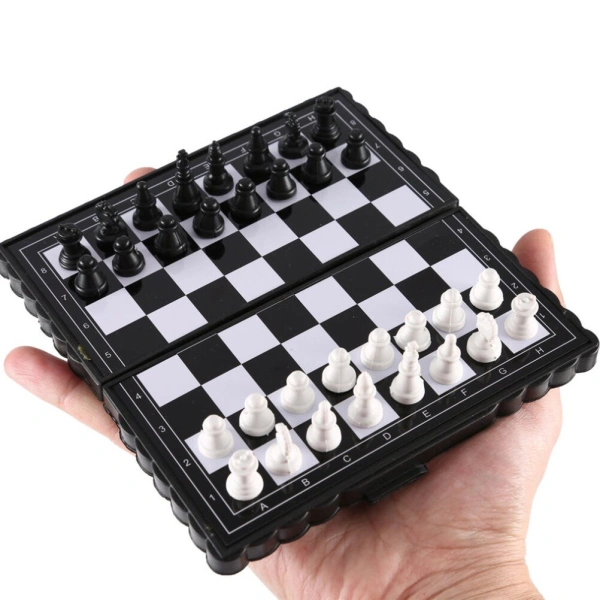 Trải nghiệm chơi cờ vua trên lớp và khi đi học với bộ cờ mini siêu nhỏ giá rẻ