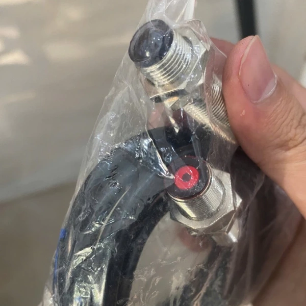 Ứng dụng thực tế của cảm biến vật cản laser E3F-20C1 trong các dự án tự động hoá