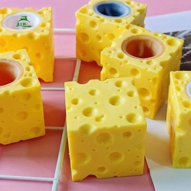 Chuột ép phô mai giảm căng thẳng – Đồ trang trí bàn dễ thương cho mọi lứa tuổi 9