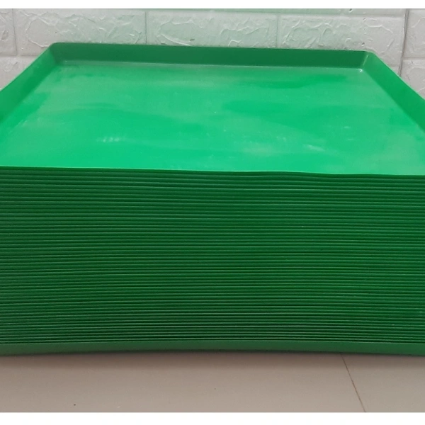 Trải nghiệm thực tế: Lợi ích của combo 5 khay đựng phân trong việc duy trì vệ sinh chuồng chim