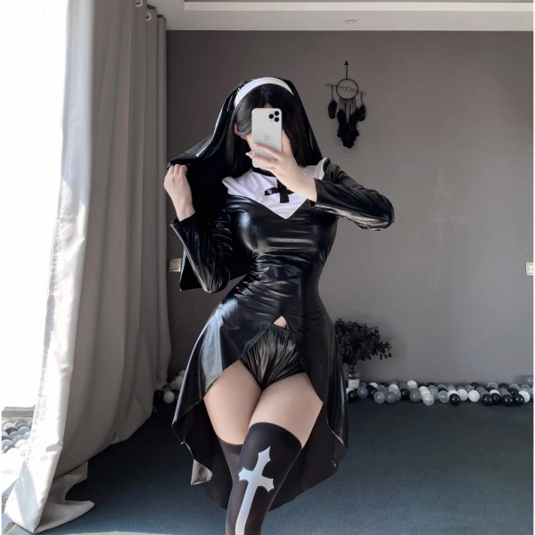 Cách phối đồ Halloween với bộ cosplay The Nun Valak: từ trang phục đến phụ kiện