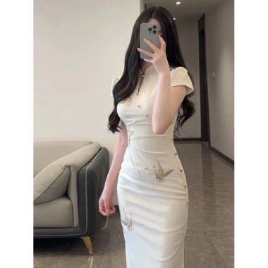 Đầm sườn xám thêu phong cách Trung Hoa - eo hẹp lửng, hàng có sẵn, giao nhanh, giá 455.150₫