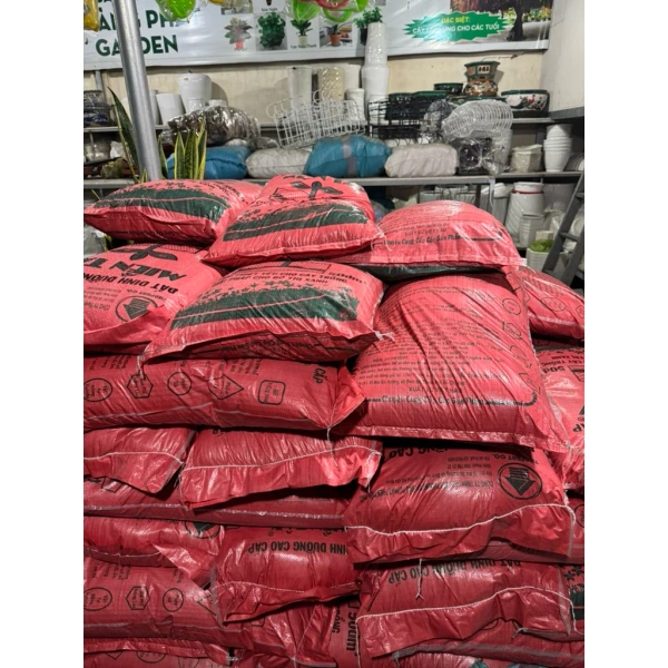 Cách chọn đất trồng giá rẻ cho sân vườn: hướng dẫn thực tế với Đất Sạch Miền Tây