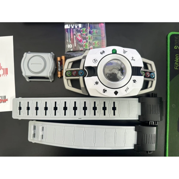 Trải nghiệm lắp ráp và chơi với Decadriver 2.0 Sentai HỒNG F2: Hướng dẫn chi tiết cho người mới
