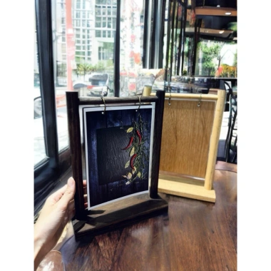 Giá treo menu A5 khung gỗ đế gỗ, giảm còn 79.000 VNĐ Gxhome