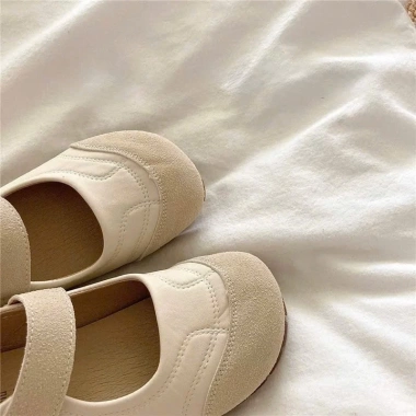 Giày Sandal Nữ Đế Bằng Chống Trơn Thiết Kế Basic Quai Dán Tiện Lợi Giá Rẻ Chỉ 299k