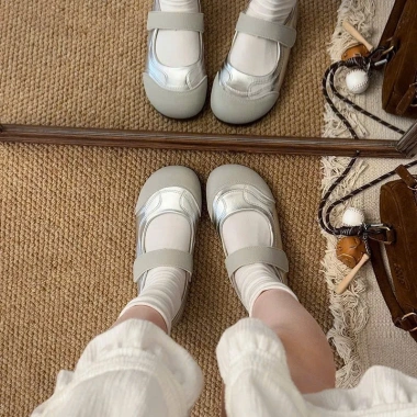 Giày Sandal Nữ Đế Bằng Chống Trơn Thiết Kế Basic Quai Dán Tiện Lợi Giá Rẻ Chỉ 299k 6 Giày Sandal Nữ Đế Bằng Chống Trơn Thiết Kế Basic Quai Dán Tiện Lợi Giá Rẻ Chỉ 299k 6