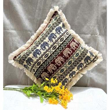 Gối vuông tùa rua thổ cẩm vintage kiểu Bắc Âu, decor sofa hiện đại giảm giá 59.000 18 Gối vuông tùa rua thổ cẩm vintage kiểu Bắc Âu, decor sofa hiện đại giảm giá 59.000 18