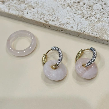 Khuyên tai đá thạch anh tự nhiên Maya Vu - thiết kế tinh tế, giá ưu đãi 290k