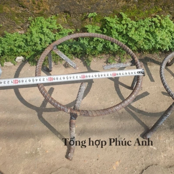 Kinh nghiệm sử dụng kiềng 3 chân thép xoắn để đun bánh trưng trên bếp củi