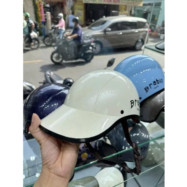 Trải nghiệm thực tế: Đánh giá độ thoải mái và độ bền của mũ bảo hiểm Brabus lưỡi trai giá 449k