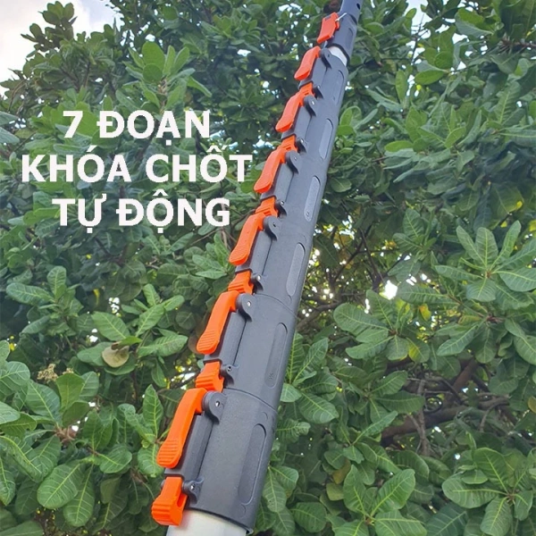 Hình ảnh sản phẩm sào nhôm carbon rút 10m KATABOY made in japan kết hợp được với đầu kéo và cưa móc cắt cành trên cao, dụng cụ làm vườn