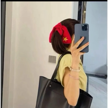 Set 02 Kẹp Tóc và Scrunchie Đính Cờ Đỏ Sao Vàng Mừng Các Ngày Lễ Việt Nam