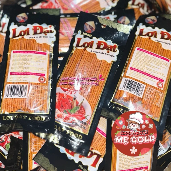 Trải nghiệm hương vị cay đen của Snack Mì Cây Lợi Đạt trong bữa ăn vặt tại trường