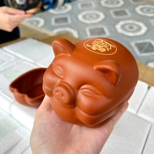 Hình ảnh sản phẩm Thố heo đất nướng hàu độc đáo – Chỉ 150.000₫, hương thơm ngon, an toàn