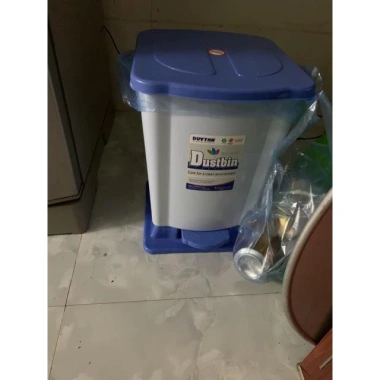 Thùng rác đạp Duy Tân cỡ Trung 30.5x26x36cm – Giá ưu đãi 135.000₫, bền, tiện lợi cho gia đình