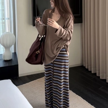 Váy nữ thu đông phong cách Hàn Quốc màu nâu sọc slim-fit - Giá chỉ 129.730đ