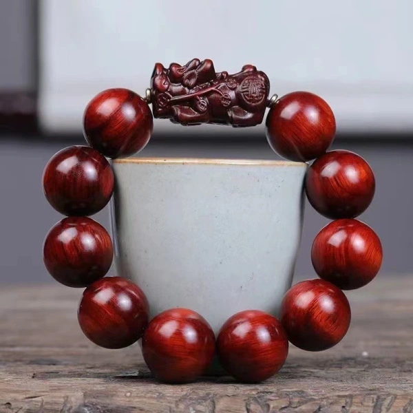 Trải nghiệm phong cách thời trang độc đáo với vòng tay handmade sừng tê giác và gỗ tự nhiên