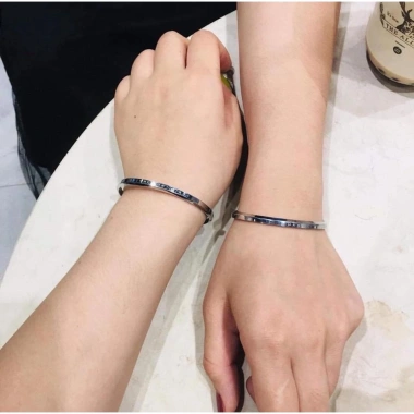 Vòng Tay Titan Không Gỉ Cuff Nam Nữ - Lắc Tay Đôi Bạc Cao Cấp Giảm Giá 39.900₫ 5 Vòng Tay Titan Không Gỉ Cuff Nam Nữ - Lắc Tay Đôi Bạc Cao Cấp Giảm Giá 39.900₫ 5