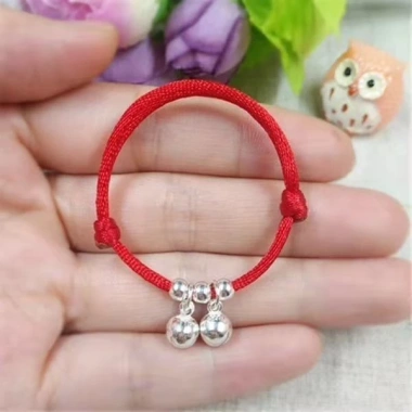 Vòng tay trẻ em chuông bạc dây đỏ thủ công thiết kế sang trọng, giảm giá 20%