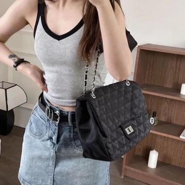 Áo 2 dây tim viền phối màu cá tính, vải tăm lụa cao cấp, thiết kế độc đáo thời trang mùa hè, phù hợp mọi dịp - Giá chỉ 85.800 VND