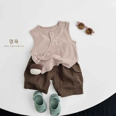 Aó 3 lỗ đóng cúc cổ chất vải thô mềm phong cách Hàn Quốc cho bé trai, bé gái mùa hè 3 Aó 3 lỗ đóng cúc cổ chất vải thô mềm phong cách Hàn Quốc cho bé trai, bé gái mùa hè 3
