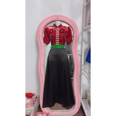 Áo cóm cổ đứng lụa mềm đỏ đô tay bồng ren hoa, 5 hoa dây ngọc – Giá ưu đãi 500k