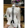 Áo cóm cổ đứng lụa mềm trắng tay tơ dài hoa to hoa nhỏ quanh măng sét - Giá 350.000đ 2