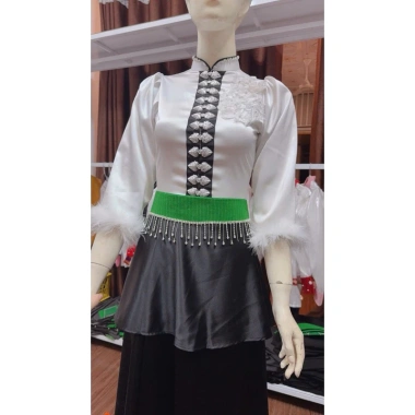 Áo cóm cổ đứng phi bóng trắng tay lỡ, lông vũ, ren trắng đá, phong cách dân tộc Thái - Giá chỉ 300.000₫