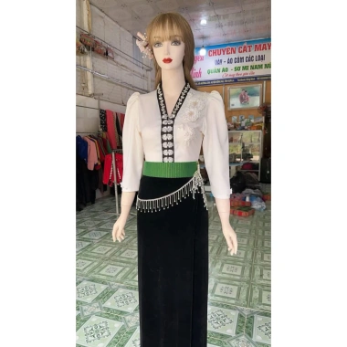 Áo cóm cổ V lụa mềm trắng nẹp đen tay lỡ dài họa tiết hoa cúc trắng đá to - Giá 350.000đ giảm từ 444.500đ 2