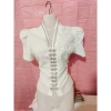 Áo cóm cổ V vải xước trắng nẹp trắng tay cộc, đá nhỏ cổ hoa đôi - Giá ưu đãi 300.000đ