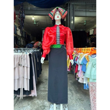 Áo cóm phi bóng đỏ tươi nơ 1 cánh bươm tay tơ dài Dân tộc Thái giảm còn 250.000 VND