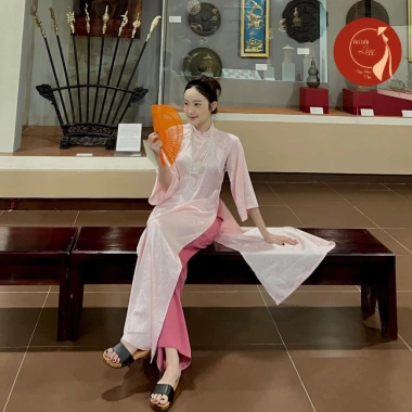 Áo dài cách tân dáng xuông gấm hoa hồng pastel, may sẵn kèm quần Tết - Giá ưu đãi 275k 2 Áo dài cách tân dáng xuông gấm hoa hồng pastel, may sẵn kèm quần Tết - Giá ưu đãi 275k 2