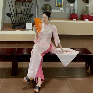 Áo dài cách tân dáng xuông gấm hoa hồng pastel, may sẵn kèm quần Tết - Giá ưu đãi 275k